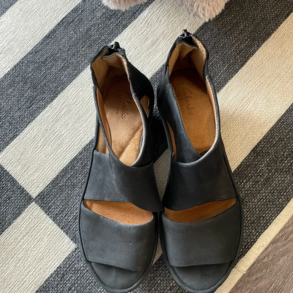 Clarks Black Wedge Sandals - Picture 4 of 6